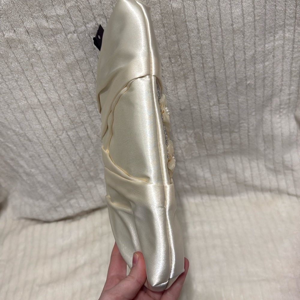 Badgley Mischka Elegant Off White Satin Clutch Floral Embellished Evening Bag - Picture 5 of 15